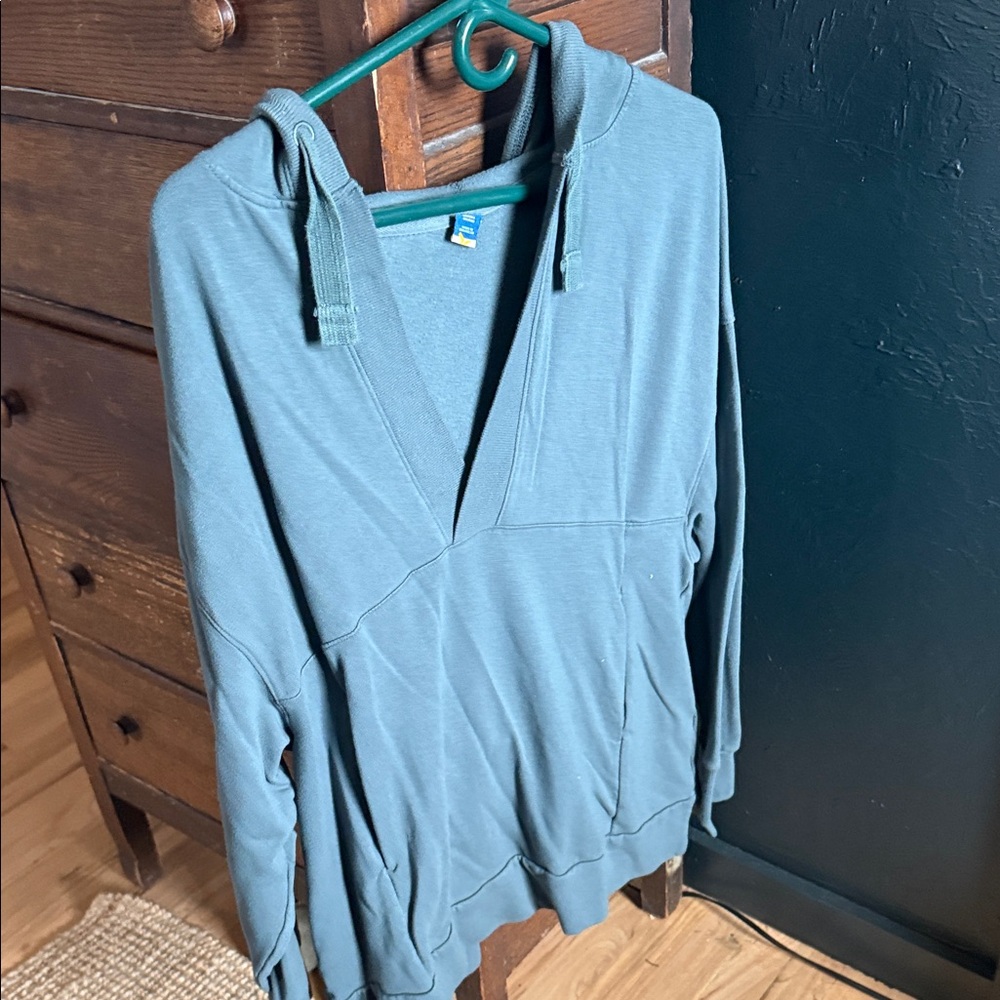 Old Navy Women's V-Neck Sweater in Teal